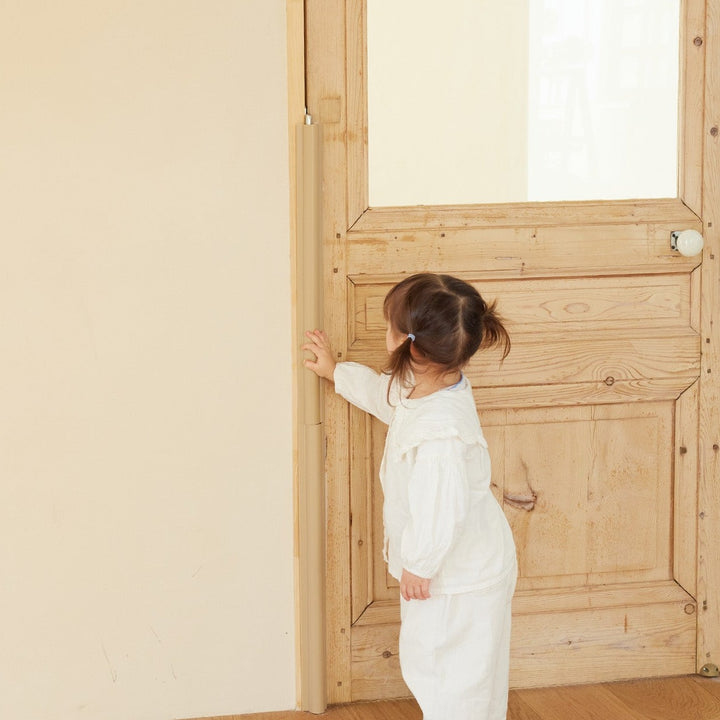 < 2枚 >指はさみぼうし 蝶番表側・まる帽子型 取り付け型 指挟み防止グッズ